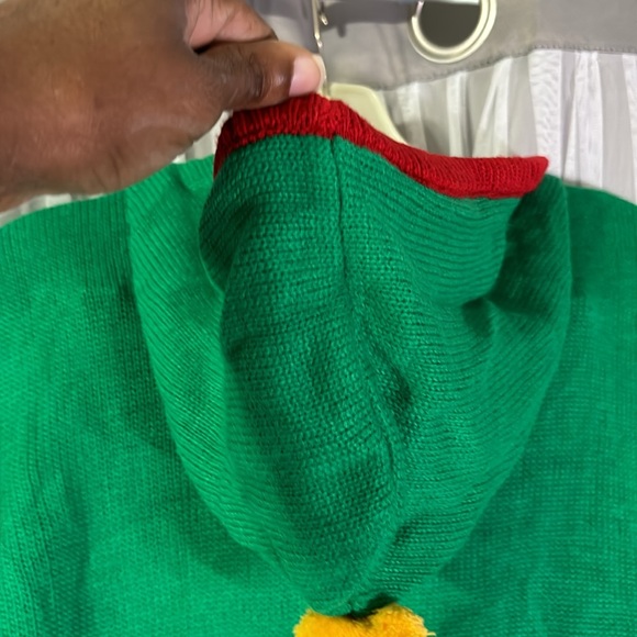 Very detailed Christmas sweater! - Picture 7 of 8